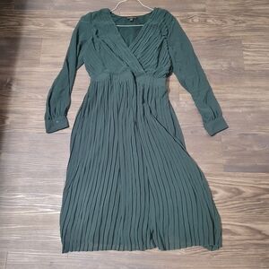 Banana Republic Elegant Green Pleated Dress